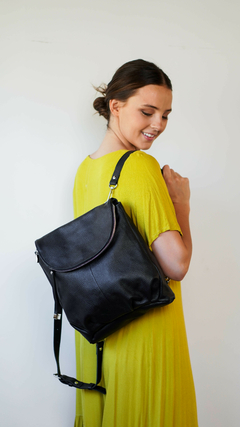 MOCHILA / CARTERA GINGER CUERO NEGRA - comprar online