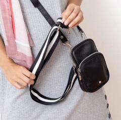 PORTA CELULAR EMI DE CUERO NEGRO - comprar online