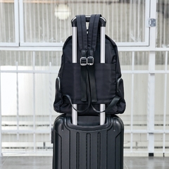 MOCHILA UNIVERSITY IMPERMEABLE NEGRA - comprar online