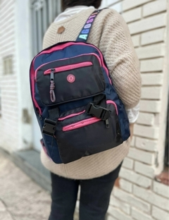 MOCHILA CATALINA IMPERMEABLE NEGRA Y VERDE - tienda online