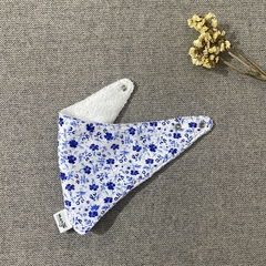 BABEROS TIPO BANDANA - FLORES AZULES