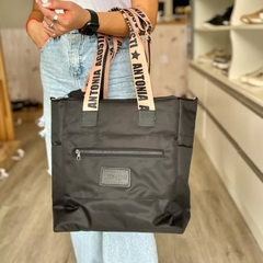 BOLSO LENA IMPERMEABLE NEGRO - comprar online