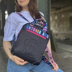 MOCHILA CANADA IMPERMEABLE NEGRA - comprar online