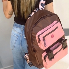 Imagen de MOCHILA CATALINA IMPERMEABLE NEGRA Y VERDE