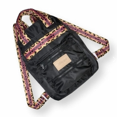 MOCHILA FRANCISCA IMPERMEABLE NEGRA Y PRINT en internet