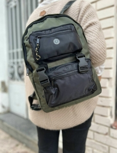 MOCHILA CATALINA IMPERMEABLE NEGRA Y VERDE - Marijo