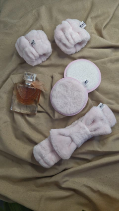 Imagen de SET SKINCARE BRISA CON VINCHA MOÑO ROSA