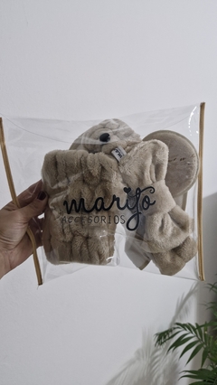 SET SKINCARE BRISA CON VINCHA MOÑO BEIGE en internet