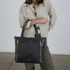 TOTE AURELIA CUERO NEGRA - comprar online