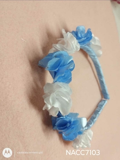 Vincha 7 flores celeste y blanco