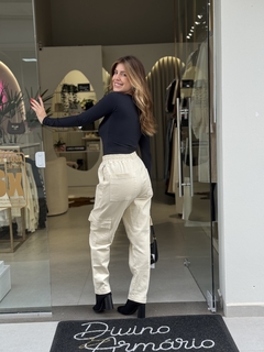 Calça cargo Anselmi na internet