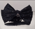 Moño rodetera negro, apliques de strass piedras y dije herradura.