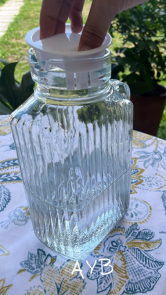 Jarra con tapa 1,6 litros - AYB HOGAR Y DECO