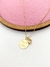 COLAR DOURADO MEDALHA SEJA FORTE E CORAJOSA COM CORAÇÃO CRISTAL