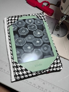 Kindle Cover - Pied de Poule on internet