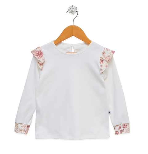 Remera con alitas floreadas combinada