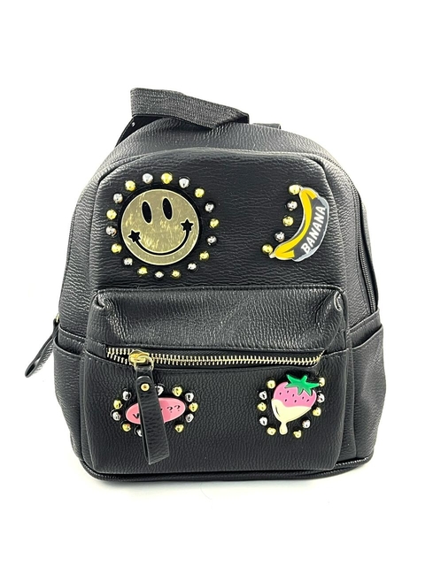 MOCHILA CON APLIQUES