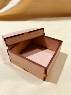Caja de Fibrofacil cuadrada 9X9X4 - comprar online