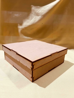 Caja de Fibrofacil cuadrada 20x20x7