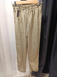 Jogger liviano con frunce