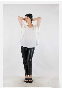 Remera con moño atras - comprar online