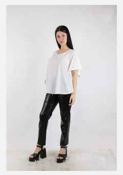 Remera con moño atras