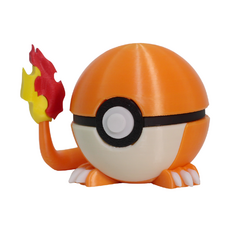 Figura coleccionable de Pokébola de Charmander, con detalles en colores naranja y rojo, mostrando la cola de llamas característica del Pokémon.