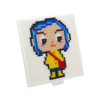Rompecabezas de Pixel Art de Coraline, figura colorida con cabello azul y vestimenta amarilla.