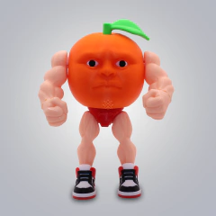 Figura articulada de 15 cm con cabeza de naranja y rostro humano, cuerpo musculoso con brazos y piernas, usando tenis negros, blancos y rojos