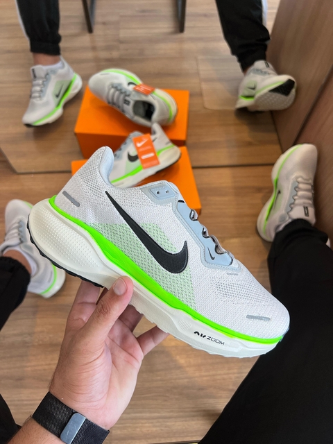 Tênis Nike Air Zoom Masculino Branco com Detalhes Verde Neon