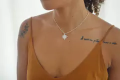 PINGENTE ESTRELA CRAVEJADA na internet