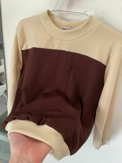 Blusa de Moletinho Salamê - Marrom e Bege na internet