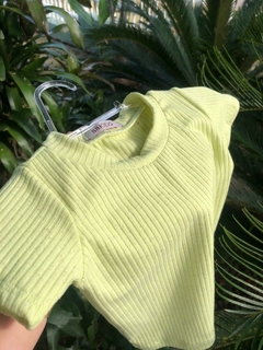 Blusa Básica Verde Lima na internet
