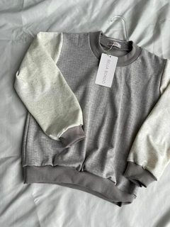 Blusa de Moletinho Salamê - Cinza + Off white - comprar online