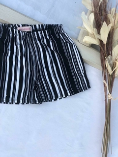 Short Listrado P&B