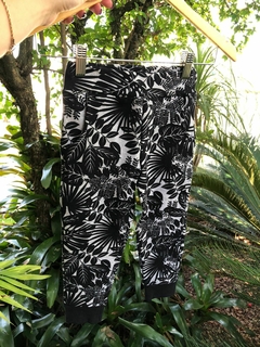 Calça Folhas na internet