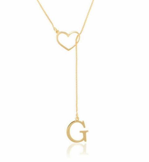 Gargantilha gravatinha com inicial do nome