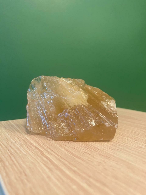 Calcita Mel. Pedra Bruta. Tamanho M