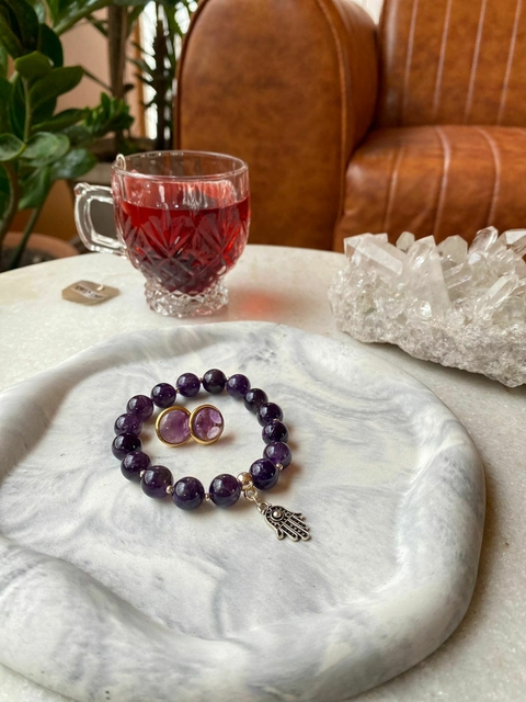 Pulseira de Ametista com Pingente de Pena Hamsá Prateado - Proteção Espiritual e Elegância Tranquila