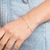 Pulseira com espíritos santos e cruzes banhada a ouro 18k na internet