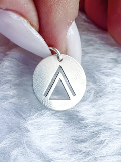 Pingente Medalha Triângulo