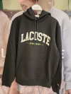 Buzo Canguro con Estampa Lacoste.