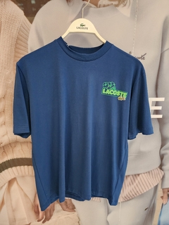 Remera Relaxed & Print Lacoste.