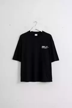 REMERA BOXY "PHOTO IDENTITY" NEGRA - comprar online