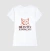 Camiseta branca com estampa de um gato e a frase "SILENTLY JUDGING YOU".