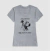 Camisa feminina cinza com estampa de um cachorro em preto e branco, acompanhado das palavras "AGAINST REACTIVITY".