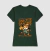 Camisa feminina verde com estampa de um cachorro vestido de espantalho, com a frase "TOO CUTE TO SCARE BUT I'LL STILL BARK!"