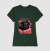 Camisa verde feminina com estampa de um pug usando uma camisa vermelha, representando a frase "PUG LIFE".