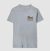Camisa masculina cinza com estampa de um cachorro e a frase "Simplesmente Caramelo".