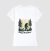 Camiseta com estampa de um homem caminhando com um cachorro em um cenário de floresta.